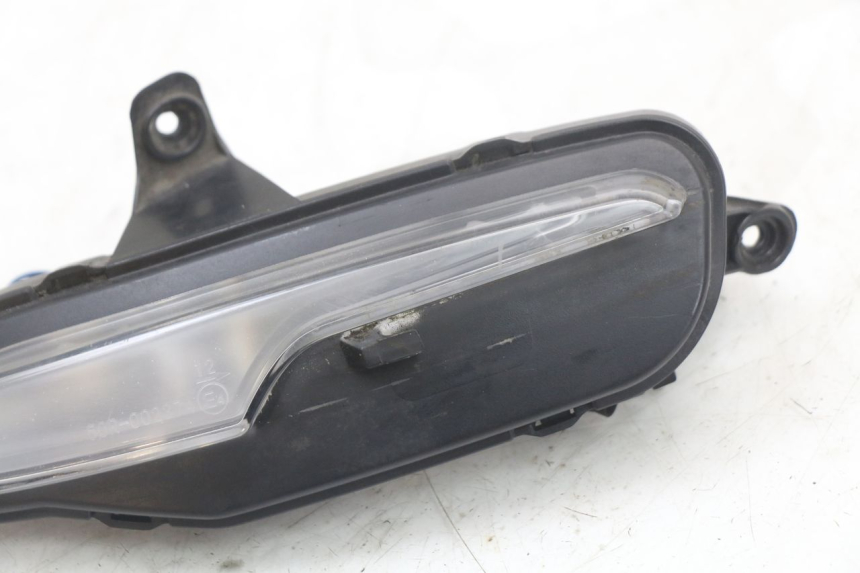photo de REAR RIGHT TURN SIGNAL PEUGEOT DJANGO 125 (2014 - 2017) - Zoom on usage condition
