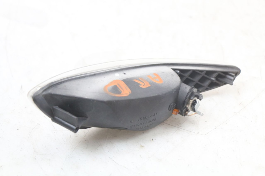 photo de REAR RIGHT TURN SIGNAL PEUGEOT ELYSTAR 50 (2002 - 2014) - Zoom on usage condition