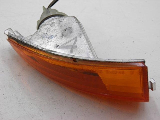 photo de REAR RIGHT TURN SIGNAL PIAGGIO FLY 100 (2006 - 2010) - Component detail