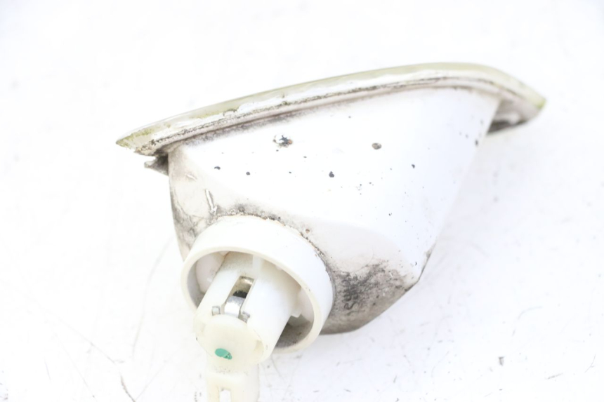 photo de REAR RIGHT TURN SIGNAL PIAGGIO VESPA GRANTURISMO 200 (2004 - 2005) - Surface and material condition