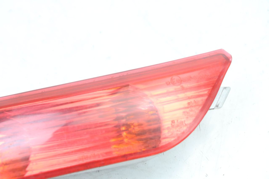 photo de RIGHT REAR TURN SIGNAL PIAGGIO X8 125 (2004 - 2007) - Zoom on usage condition