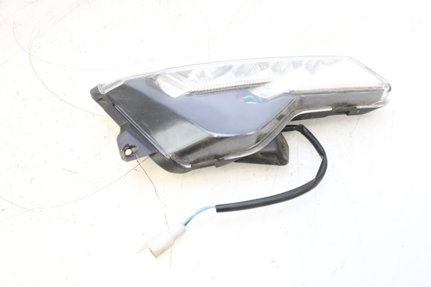 photo de REAR RIGHT TURN SIGNAL EFUN PUSA 1 - Alternative perspective