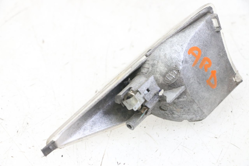 photo de REAR RIGHT TURN SIGNAL PEUGEOT SPEEDFIGHT 2 LC 50 (2000 - 2009) - Technical close-up