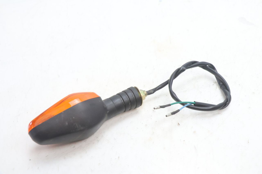 photo de REAR RIGHT TURN SIGNAL YAMASAKI STREET 50 (2013 - 2018) - Alternative perspective