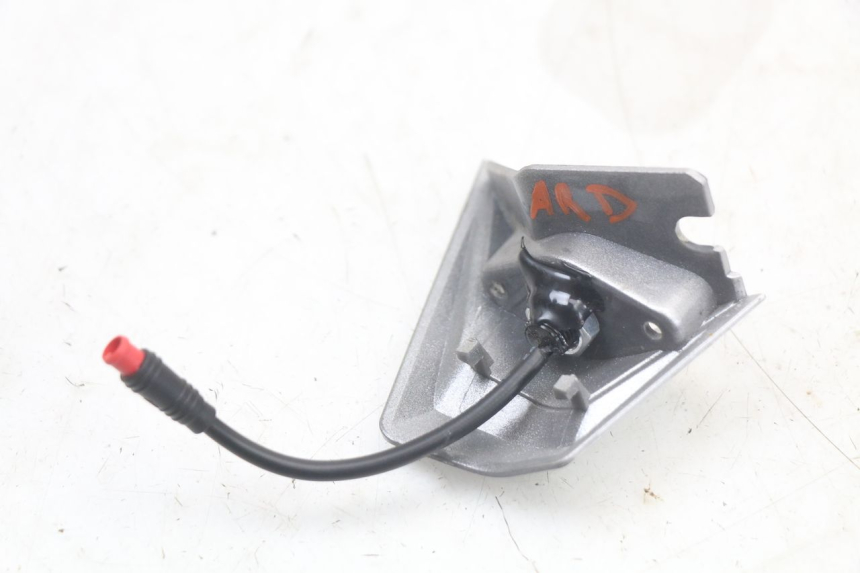photo de REAR RIGHT TURN SIGNAL DUALTRON TOGO PLUS 1 - Surface and material condition
