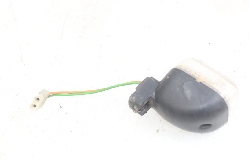 photo de REAR RIGHT TURN SIGNAL PEUGEOT TREKKER 50 (1998 - 2004) - Zoom on usage condition