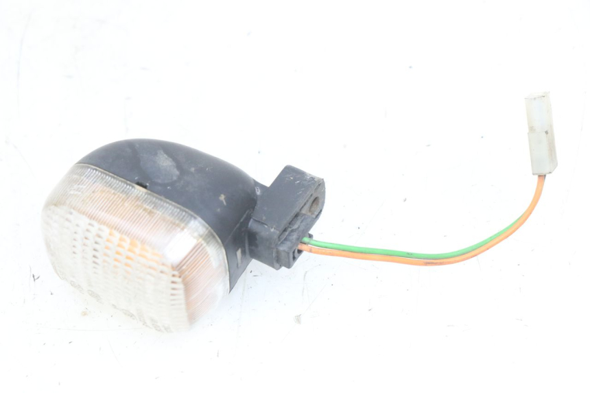 photo de REAR RIGHT TURN SIGNAL PEUGEOT TREKKER 50 (1998 - 2004) - Alternative perspective