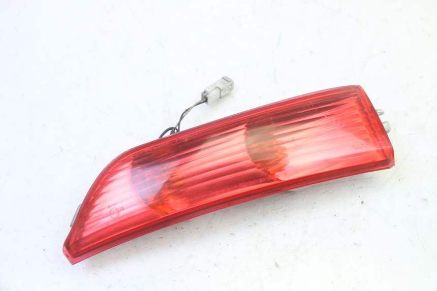 photo de RIGHT REAR TURN SIGNAL PIAGGIO X8 125 (2004 - 2007) - Alternative perspective