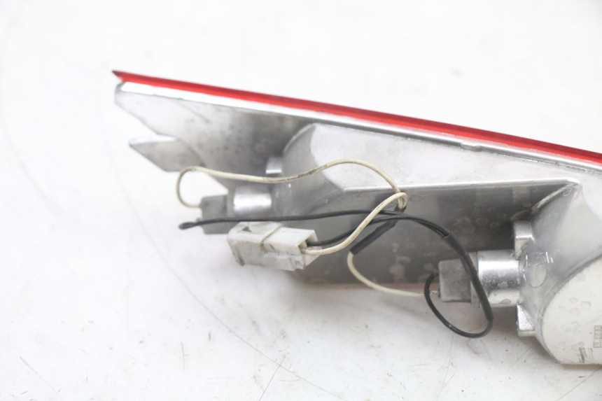 photo de RIGHT REAR TURN SIGNAL PIAGGIO XEVO - X EVO 125 (2007 - 2017) - Fixing points details
