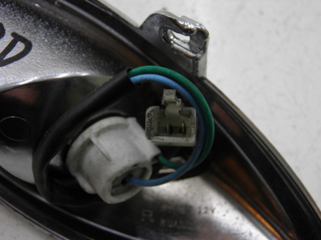 photo de REAR RIGHT TURN SIGNAL YAMASAKI YM50QT-N3 RETRO 50 (2012 - 2014) - Alternative perspective