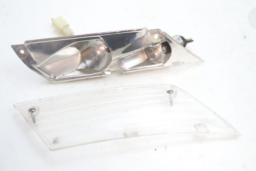 photo de REAR RIGHT TURN SIGNAL PIAGGIO ZIP 4T 50 (2006 - 2017) - Alternative perspective