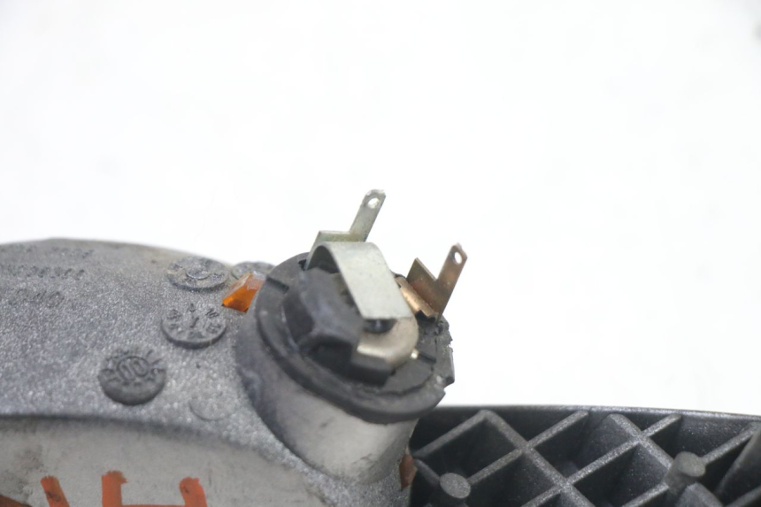 photo de REAR LEFT TURN SIGNAL PEUGEOT ELYSEO 125 (1999 - 2004) - Surface and material condition