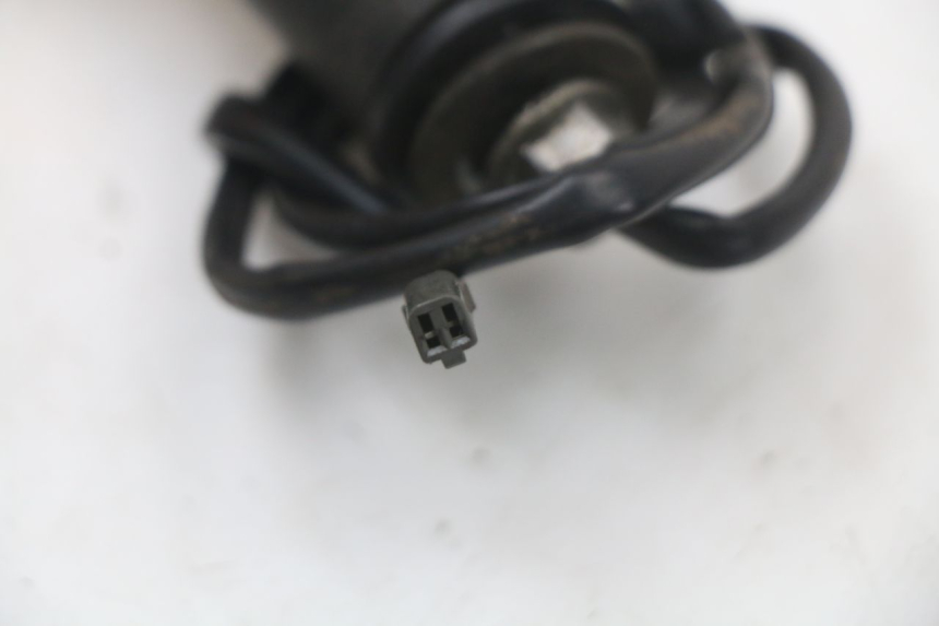 photo de REAR LEFT TURN SIGNAL SUZUKI GZ MARAUDER 125 (1998 - 2004) - Fixing points details