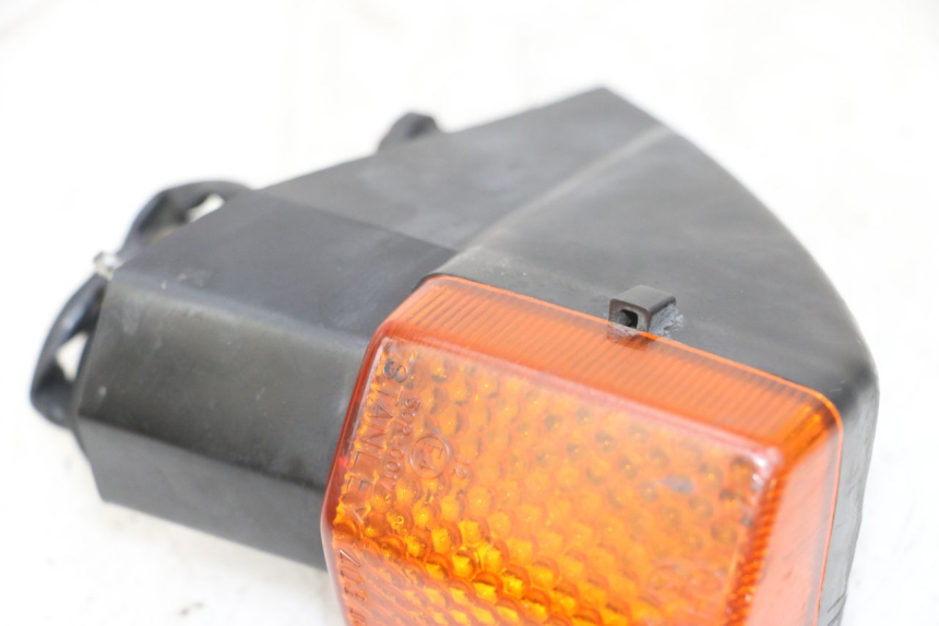 photo de REAR LEFT TURN SIGNAL HONDA CBR F 1000 (1993 - 1996) - Component detail