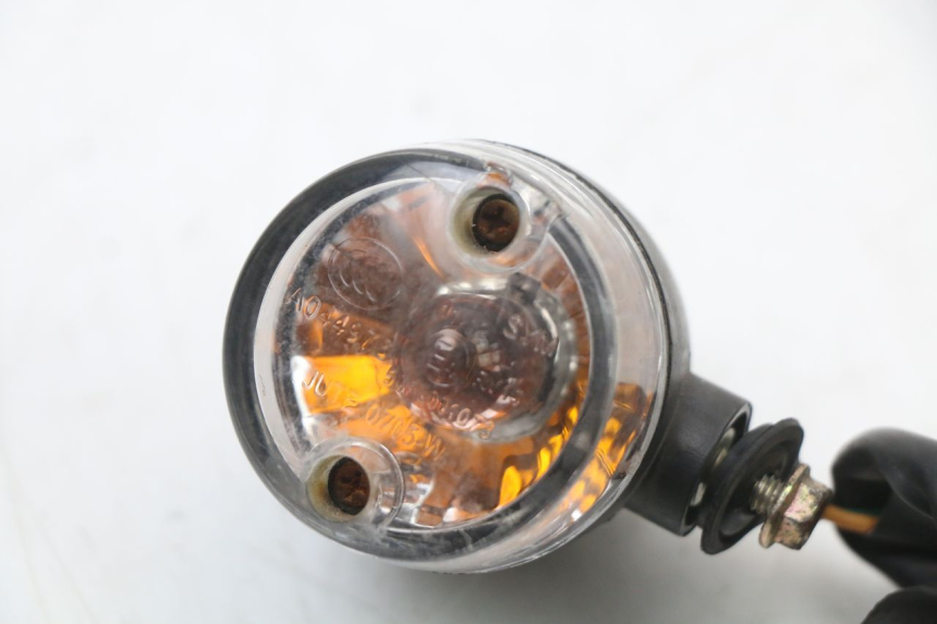 photo de Left rear turn signal SYM ORBIT 50 (2008 - 2010) - Zoom on usage condition