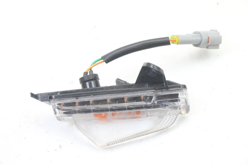 photo de REAR LEFT TURN SIGNAL PEUGEOT TWEET 4T 50 (2023 - 2025) - Zoom on usage condition