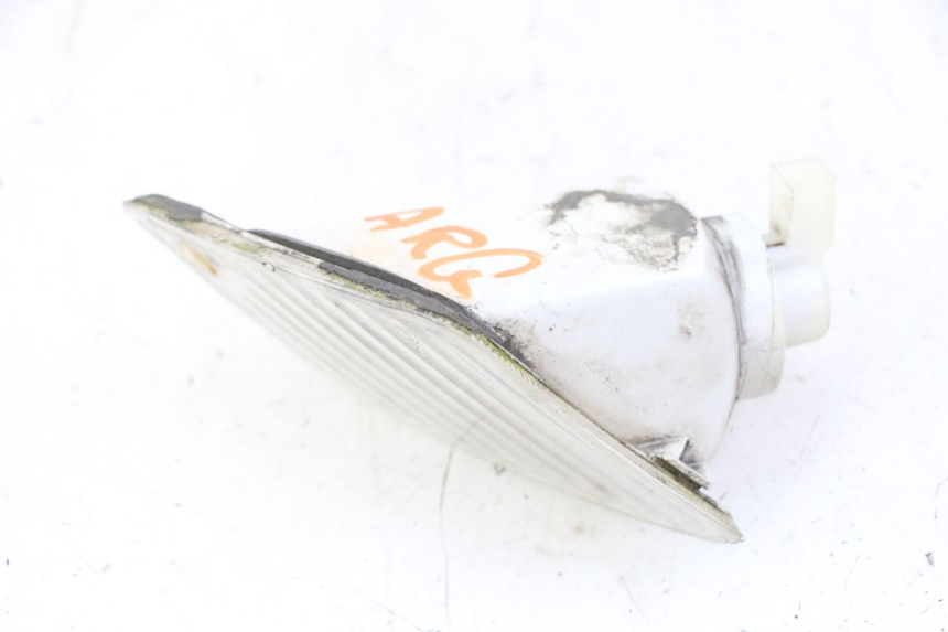 photo de REAR LEFT TURN SIGNAL PIAGGIO VESPA GRANTURISMO 200 (2004 - 2005) - Alternative perspective