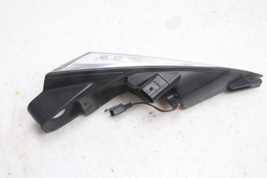 photo de REAR LEFT TURN SIGNAL PEUGEOT SATELIS 125 (2013 - 2018) - Fixing points details
