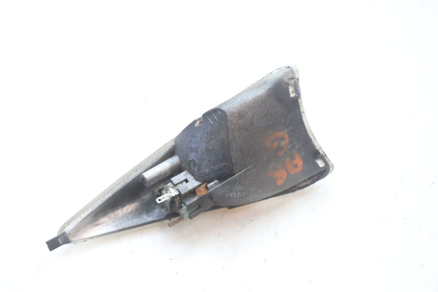 photo de REAR LEFT TURN SIGNAL PEUGEOT SPEEDFIGHT 2 AC 50 (2000 - 2009) - Zoom on usage condition