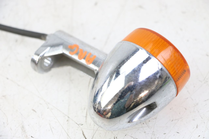 photo de REAR LEFT TURN SIGNAL YAMAHA WHY 50 (1998 - 2000) - Fixing points details