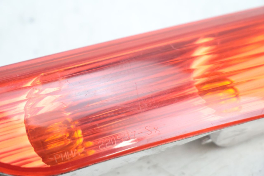photo de REAR LEFT TURN SIGNAL PIAGGIO X8 STREET 125 (2006 - 2007) - Zoom on usage condition