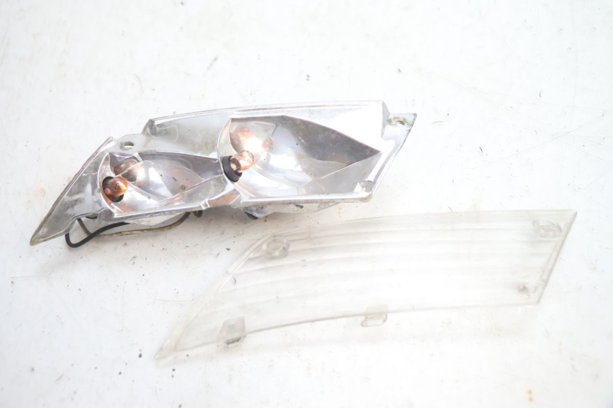 photo de LEFT REAR TURN SIGNAL PIAGGIO ZIP 4T 50 (2018 - 2020) - Alternative perspective