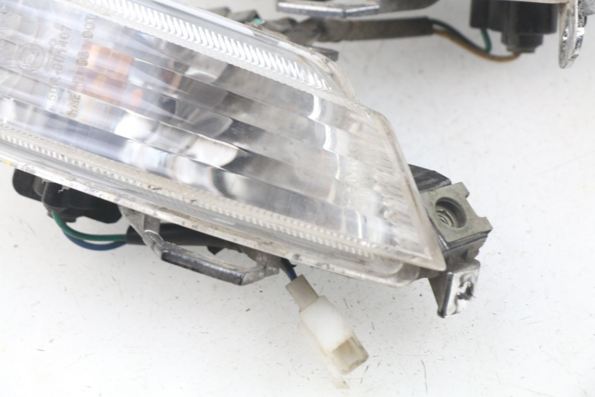 photo de REAR TURN SIGNAL KYMCO LIKE 2T 50 (2009 - 2018) - Surface and material condition