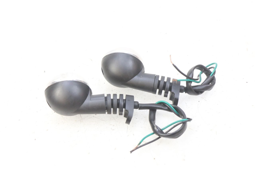 photo de REAR TURN SIGNAL PEUGEOT LUDIX 50 (2008 - 2017) - Alternative perspective