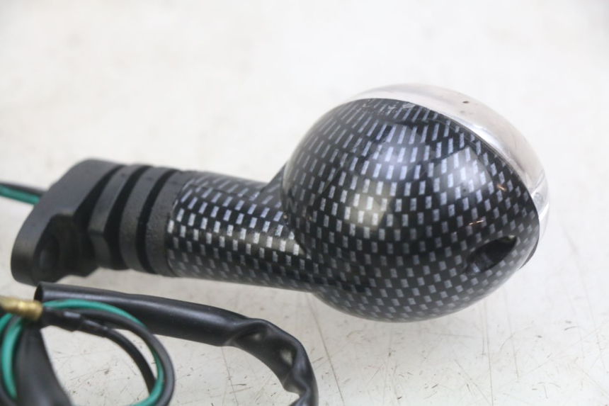 photo de REAR TURN SIGNAL PEUGEOT LUDIX 50 (2008 - 2017) - Fixing points details