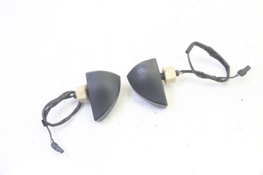 photo de REAR TURN SIGNAL PIAGGIO MP3 RL 250 (2006 - 2010) - Technical close-up