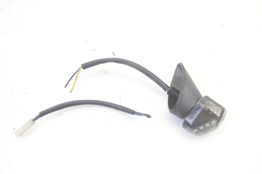 photo de REAR TURN SIGNAL PIAGGIO MP3 500 (2016 - 2018) - Surface and material condition