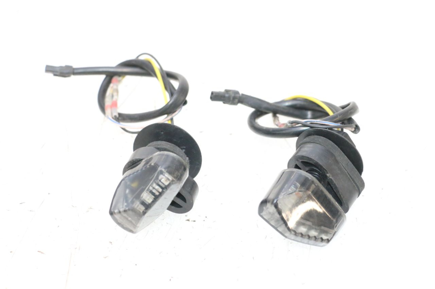 photo de REAR TURN SIGNAL PIAGGIO MP3 RL 250 (2006 - 2010) - Main view