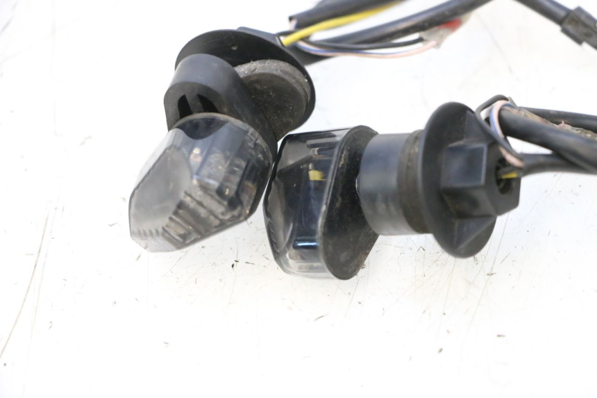 photo de REAR TURN SIGNAL PIAGGIO MP3 RL 250 (2006 - 2010) - Zoom on usage condition