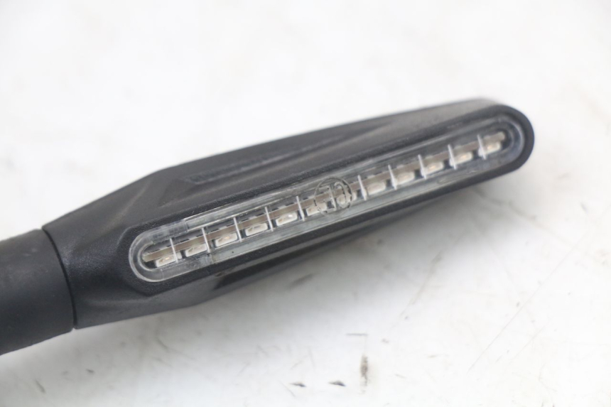 photo de REAR TURN SIGNAL SUZUKI GS F 500 (2004 - 2007) - Fixing points details