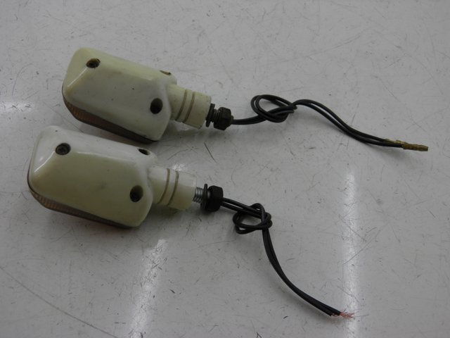 photo de REAR TURN SIGNAL SUZUKI GSF N BANDIT 600 (1996 - 1999) - Zoom on usage condition