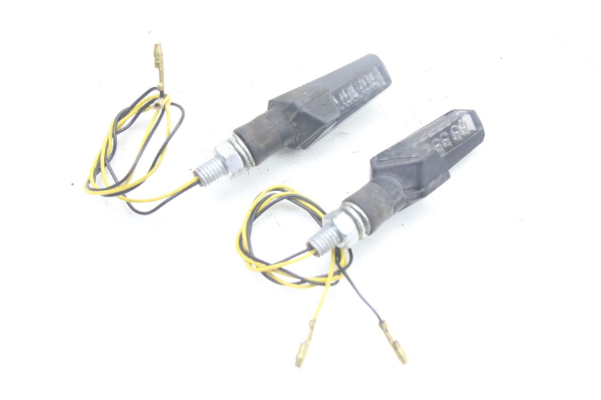 photo de REAR TURN SIGNAL YAMAHA FZS FAZER 600 (2001 - 2003) - Component detail