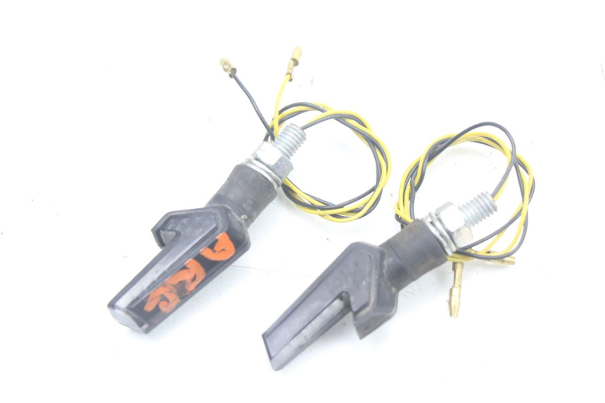 photo de REAR TURN SIGNAL YAMAHA FZS FAZER 600 (2001 - 2003) - Alternative perspective