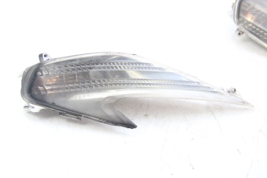 photo de FRONT TURN SIGNAL APRILIA ATLANTIC 125 (2003 - 2009) - Alternative perspective