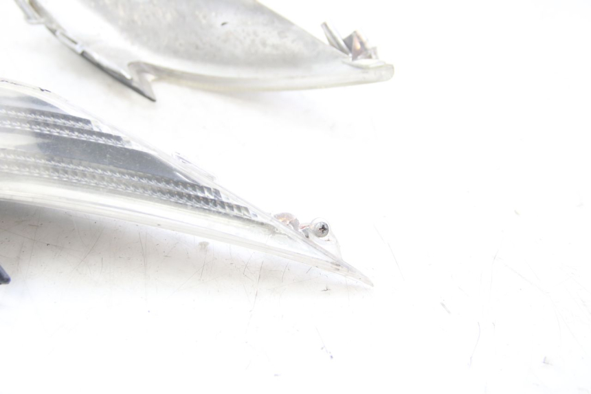 photo de FRONT TURN SIGNAL APRILIA ATLANTIC 125 (2003 - 2009) - Technical close-up