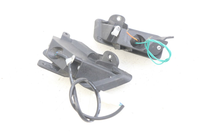 photo de FRONT TURN SIGNAL ORCAL CAVARO 4T 50 (2019 - 2023) - Zoom on usage condition