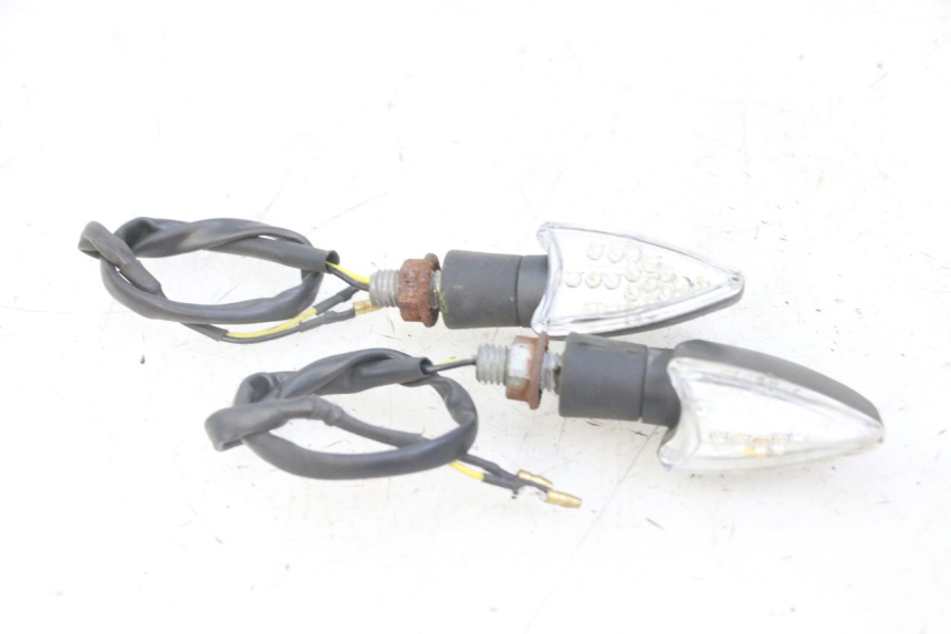 photo de FRONT TURN SIGNAL HONDA CBF 500 (2004 - 2007) - Product overview