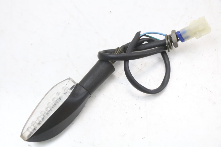 photo de FRONT RIGHT TURN SIGNAL E-MAX 80L 1 (2011 - 2014) - Zoom on usage condition