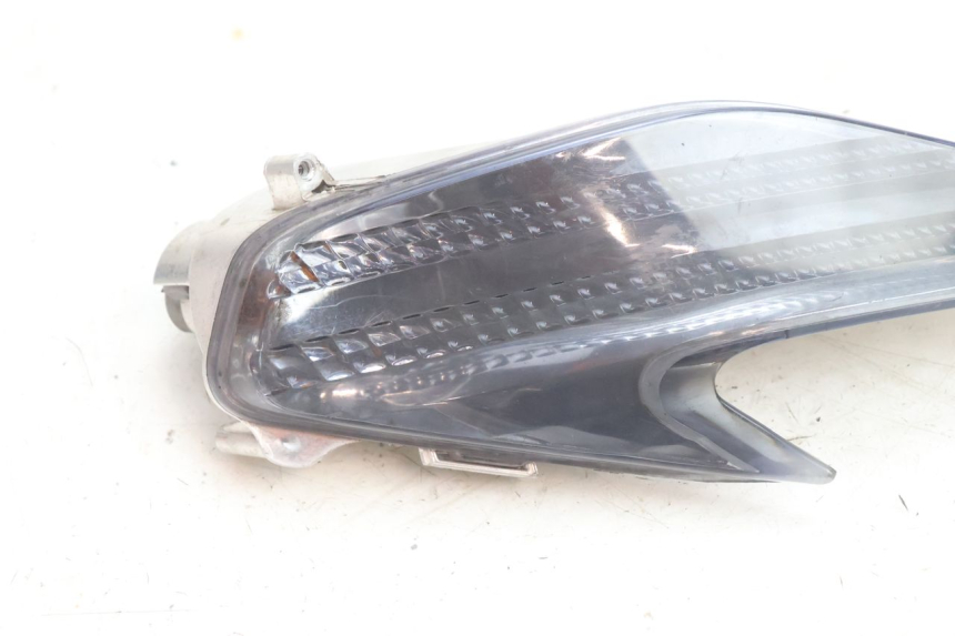 photo de FRONT RIGHT TURN SIGNAL APRILIA ATLANTIC S 125 (2010 - 2013) - Component detail