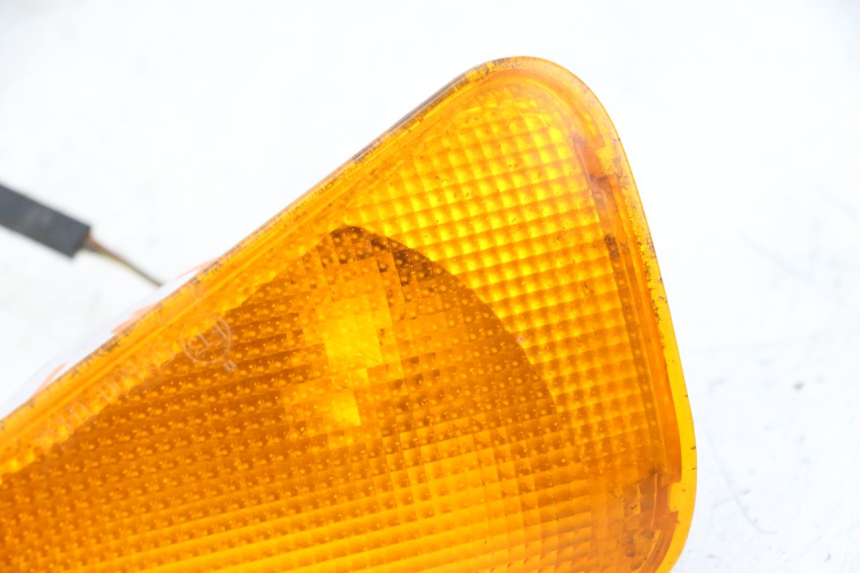 photo de FRONT RIGHT TURN SIGNAL BMW C1 125 (2000 - 2003) - Surface and material condition