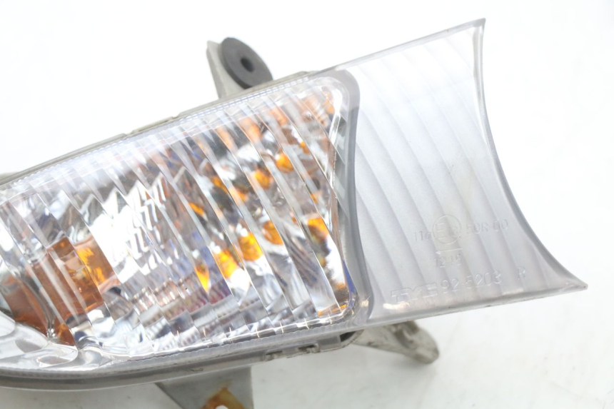 photo de RIGHT FRONT TURN SIGNAL SUZUKI BURGMAN 125 (2007 - 2014) - Alternative perspective