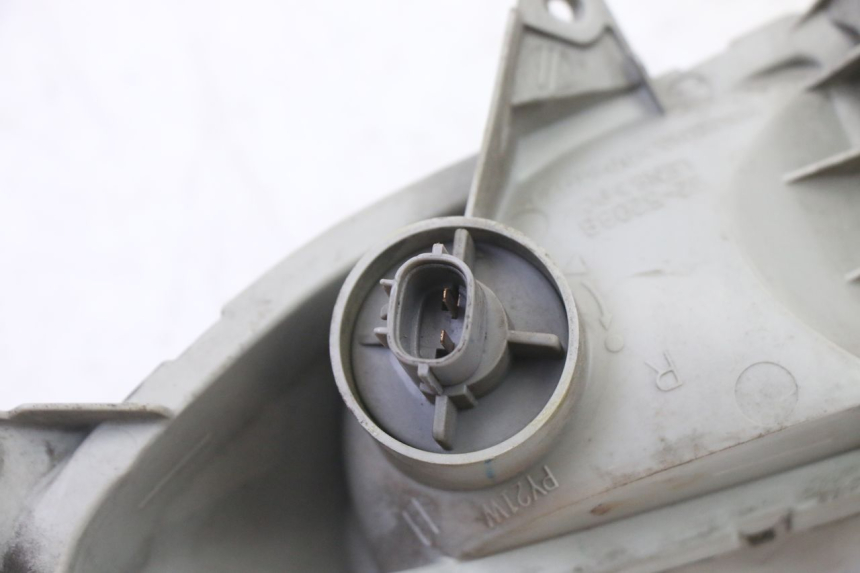 photo de RIGHT FRONT TURN SIGNAL SUZUKI BURGMAN 125 (2007 - 2014) - Fixing points details