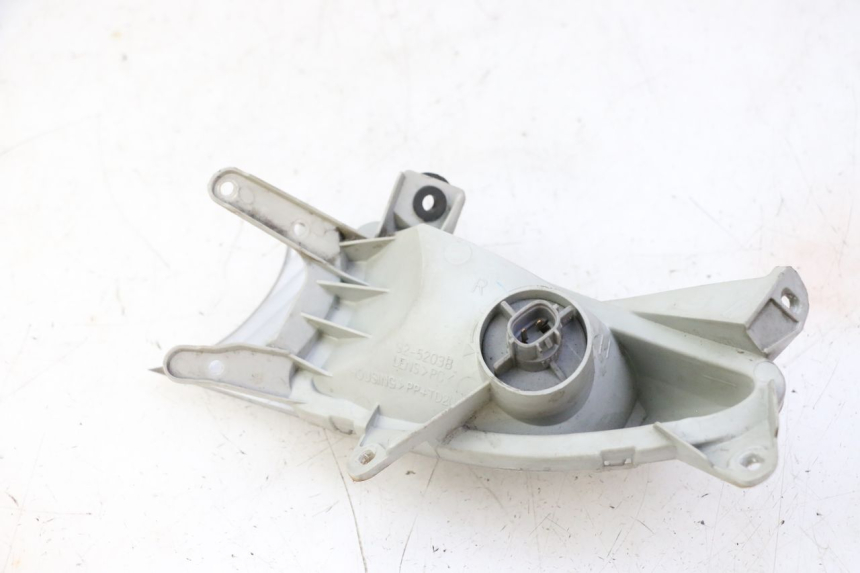 photo de RIGHT FRONT TURN SIGNAL SUZUKI BURGMAN 125 (2007 - 2014) - Alternative perspective