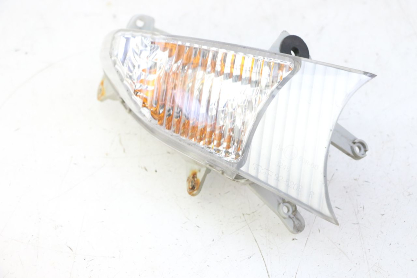 photo de RIGHT FRONT TURN SIGNAL SUZUKI BURGMAN 125 (2007 - 2014) - Surface and material condition