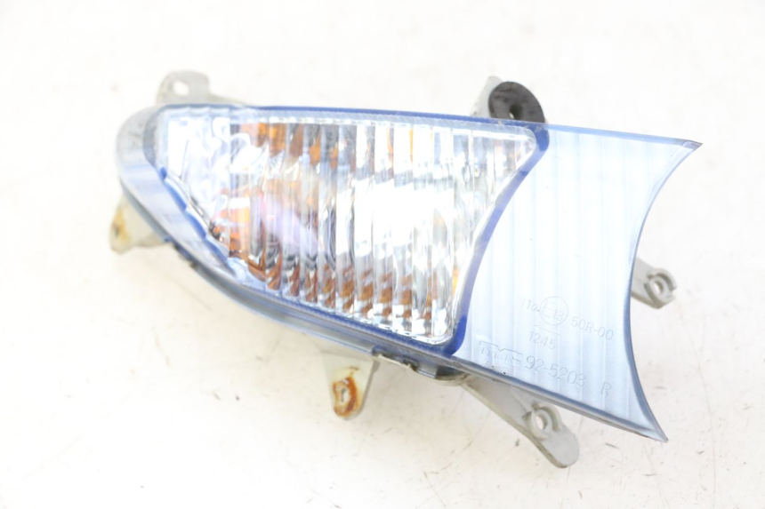 photo de RIGHT FRONT TURN SIGNAL SUZUKI BURGMAN 125 (2007 - 2014) - Additional view of the item