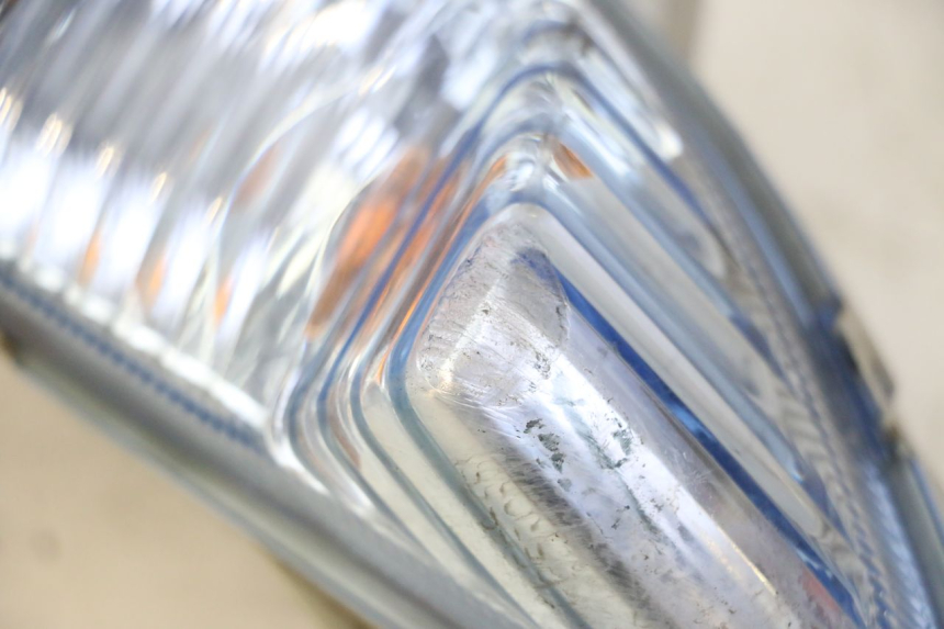 photo de RIGHT FRONT TURN SIGNAL SUZUKI BURGMAN 125 (2007 - 2014) - Fixing points details